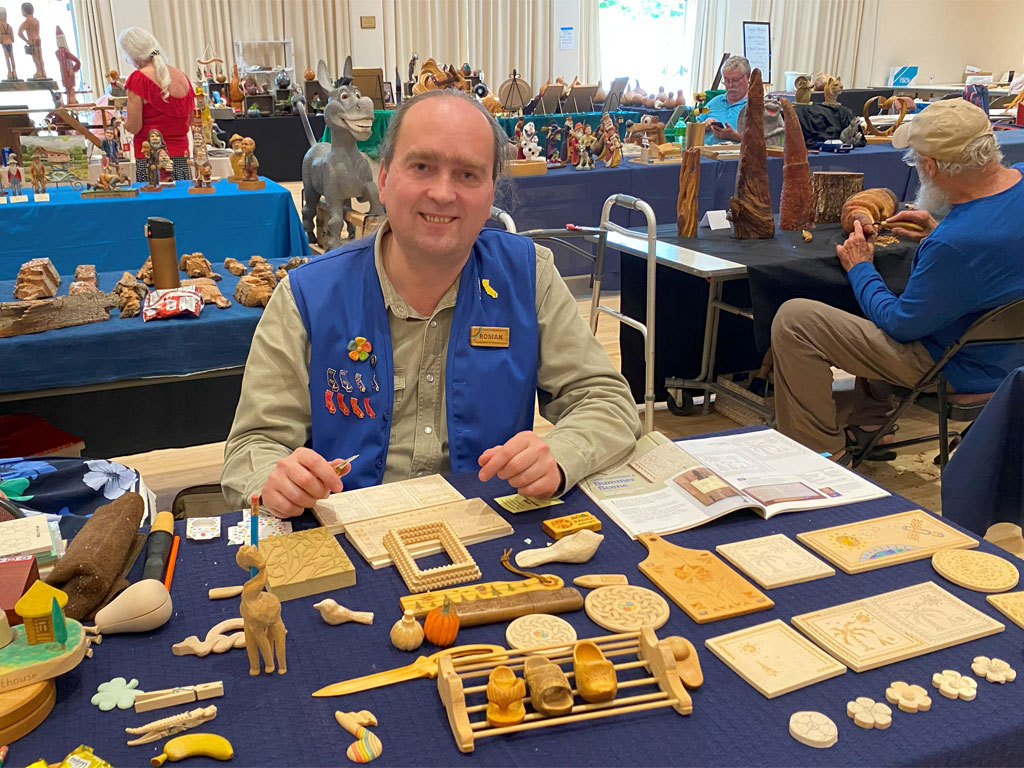Roman Chernikov presents chip carving and whittling at CWA Show 2023. Visit his website: https://readNtry.com